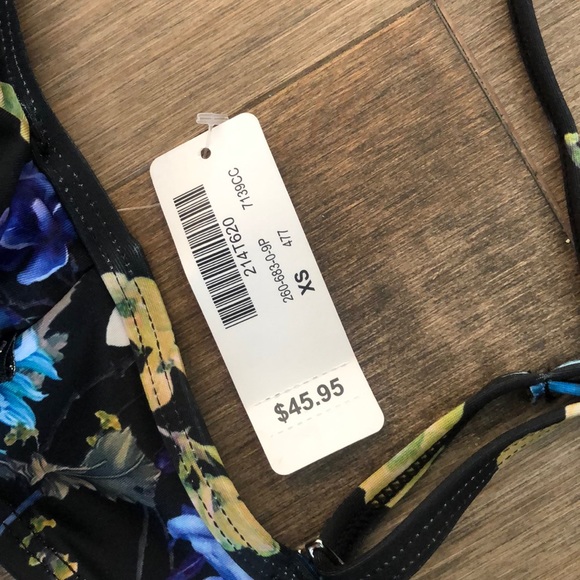 Brand NEW with TAG 🏷 Bikini top with wrap - Picture 4 of 7